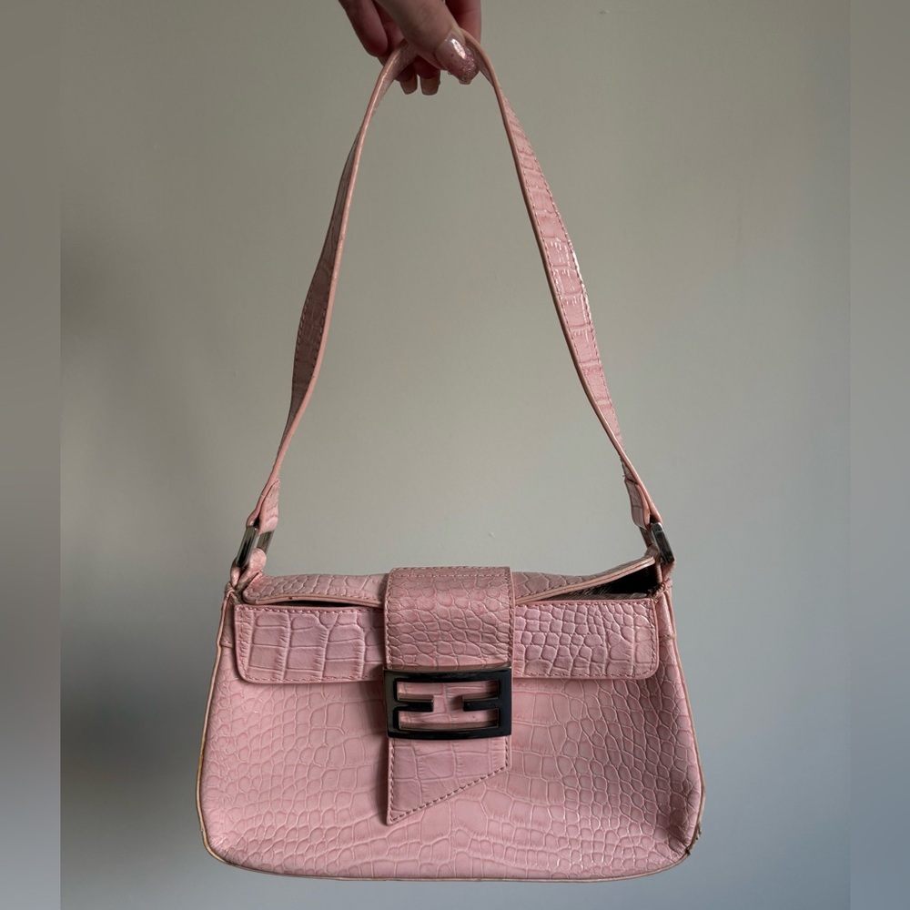 Vera Pelle Light Pink Embossed Shoulder Bag